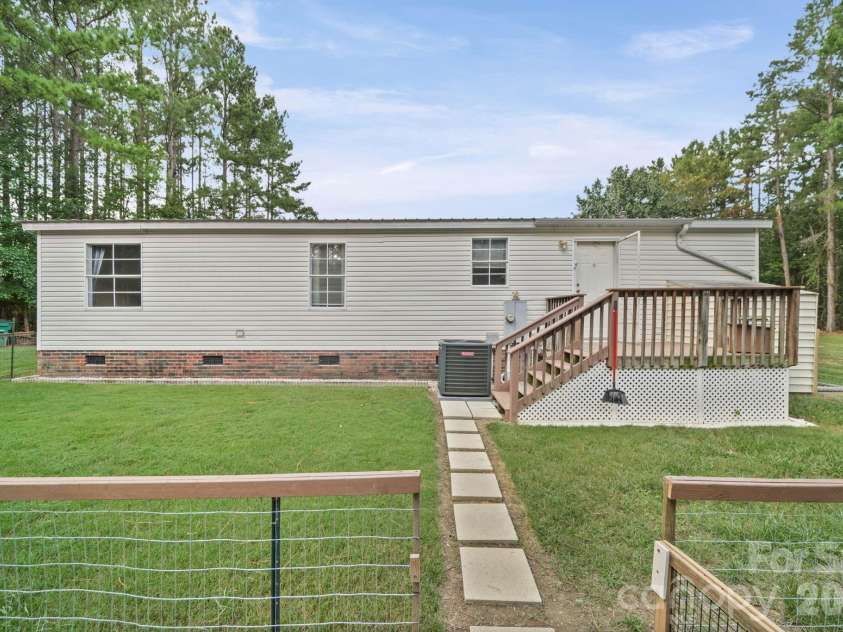 420 Panther Point Trail, Richfield, NC 28137.  MLS# CAR4423340, YatesRealty ID 52788. Back Deck