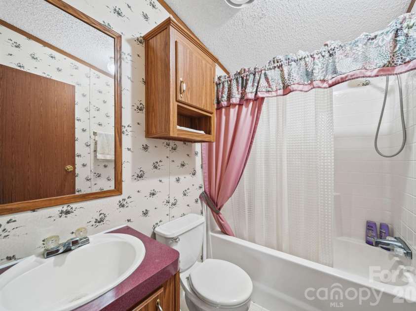 420 Panther Point Trail, Richfield, NC 28137.  MLS# CAR4423340, YatesRealty ID 52788. Full Bathroom