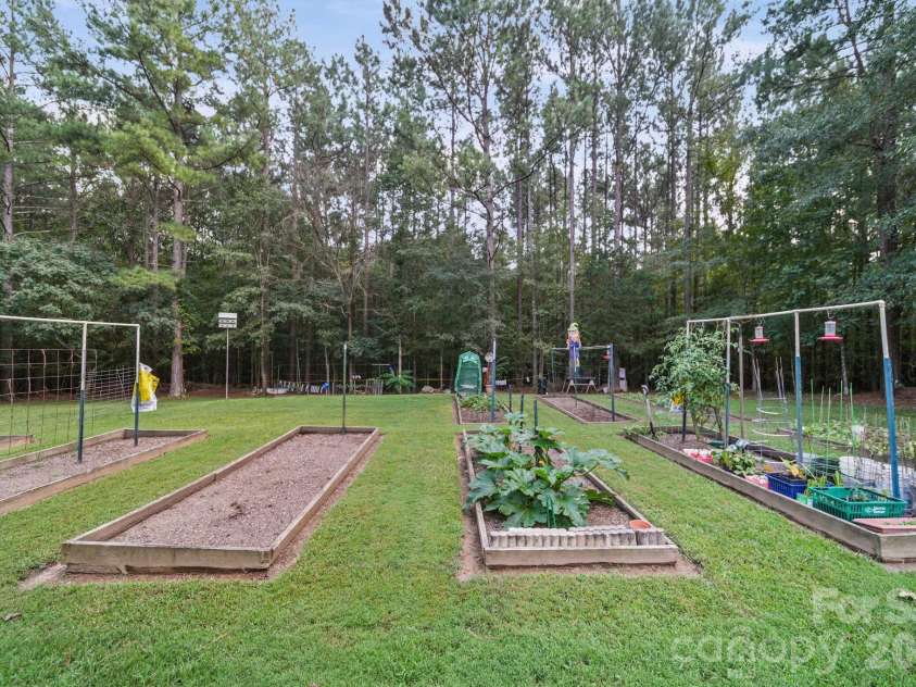 420 Panther Point Trail, Richfield, NC 28137.  MLS# CAR4423340, YatesRealty ID 52788. Garden Beds