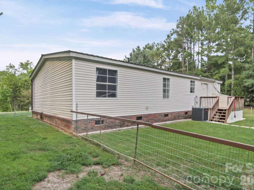 420 Panther Point Trail, Richfield, NC 28137.  MLS# CAR4423340, YatesRealty ID 52788. Small Fenced Area