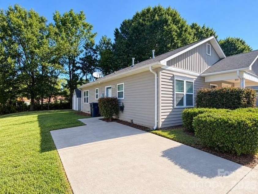 9727 Psalms Street, Cornelius, NC 28031.  MLS# CAR4425511, YatesRealty ID 52789. Driveway