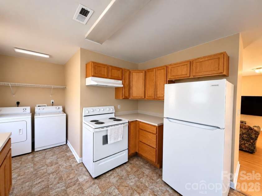 9727 Psalms Street, Cornelius, NC 28031.  MLS# CAR4425511, YatesRealty ID 52789. Kitchen