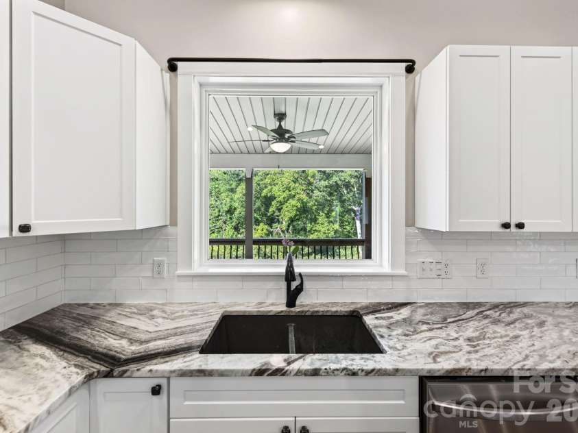 139 Ridge Road, Candler, NC 28715.  MLS# CAR4426704, YatesRealty ID 52790. 