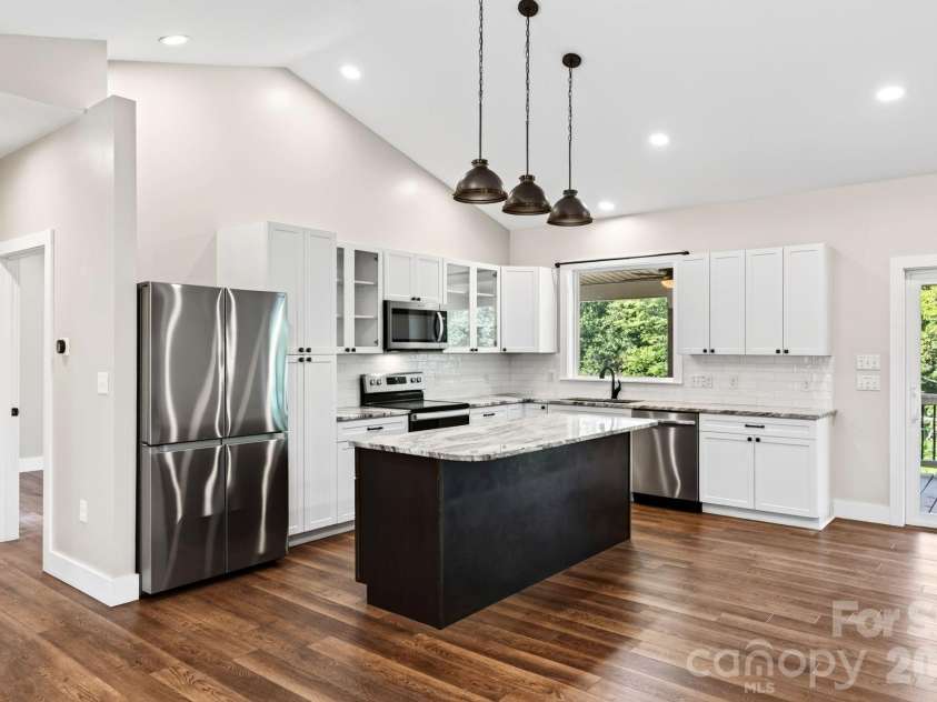 139 Ridge Road, Candler, NC 28715.  MLS# CAR4426704, YatesRealty ID 52790. Beautiful modern kitchen with vaulted ceilings