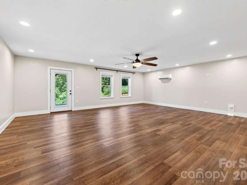 139 Ridge Road, Candler, NC 28715.  MLS# CAR4426704, YatesRealty ID 52790. Large flex space