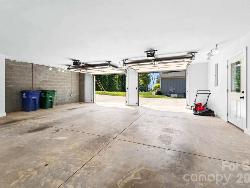 139 Ridge Road, Candler, NC 28715.  MLS# CAR4426704, YatesRealty ID 52790. Two car garage