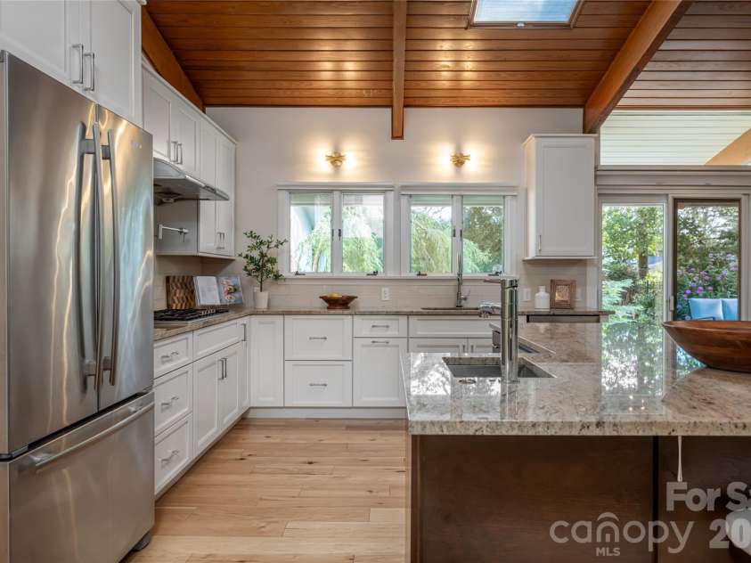 6 Deerfield Road, Asheville, NC 28803.  MLS# CAR4423858, YatesRealty ID 52791. 