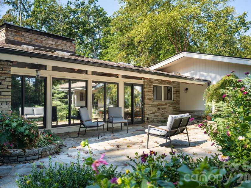 6 Deerfield Road, Asheville, NC 28803.  MLS# CAR4423858, YatesRealty ID 52791. 