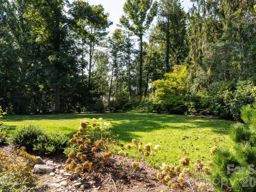 6 Deerfield Road, Asheville, NC 28803.  MLS# CAR4423858, YatesRealty ID 52791. 