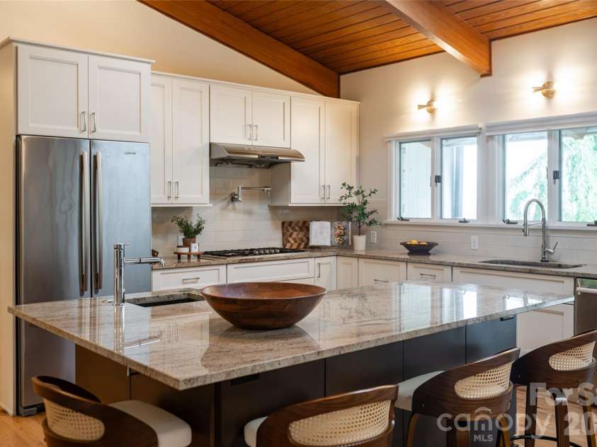 6 Deerfield Road, Asheville, NC 28803.  MLS# CAR4423858, YatesRealty ID 52791. Kitchen