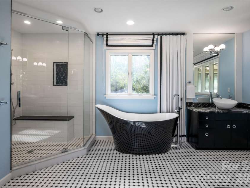 6 Deerfield Road, Asheville, NC 28803.  MLS# CAR4423858, YatesRealty ID 52791. Primary Bath