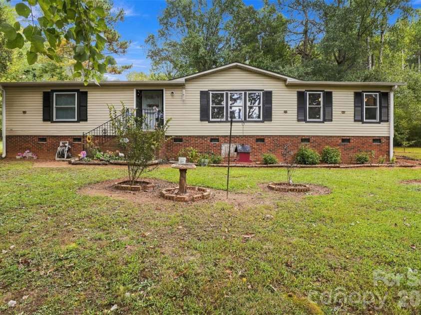106 Amy Drive, Kings Mountain, NC 28086.  MLS# CAR4428225, YatesRealty ID 52798. 