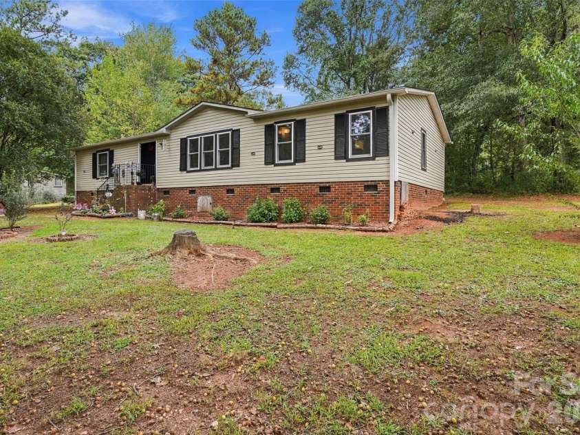 106 Amy Drive, Kings Mountain, NC 28086.  MLS# CAR4428225, YatesRealty ID 52798. 