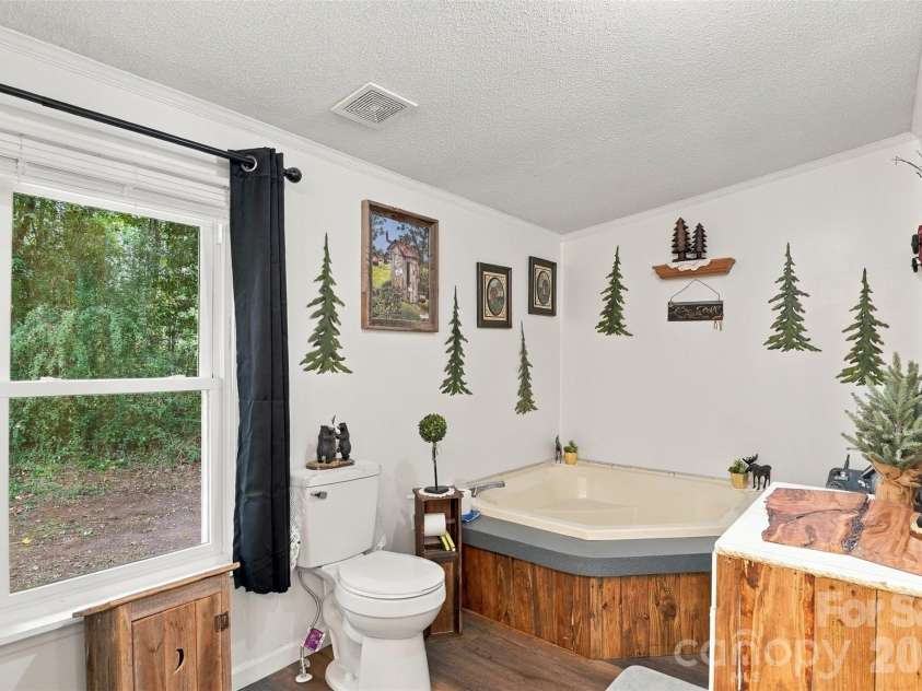 106 Amy Drive, Kings Mountain, NC 28086.  MLS# CAR4428225, YatesRealty ID 52798. 