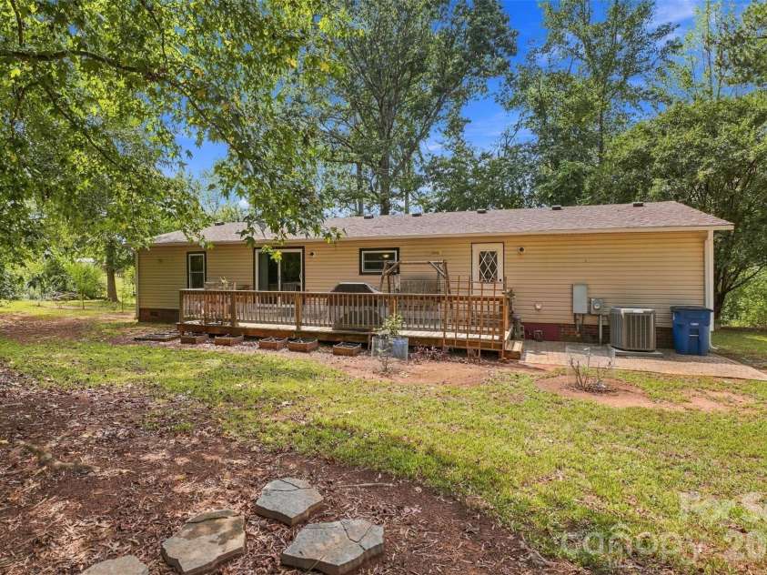 106 Amy Drive, Kings Mountain, NC 28086.  MLS# CAR4428225, YatesRealty ID 52798. 