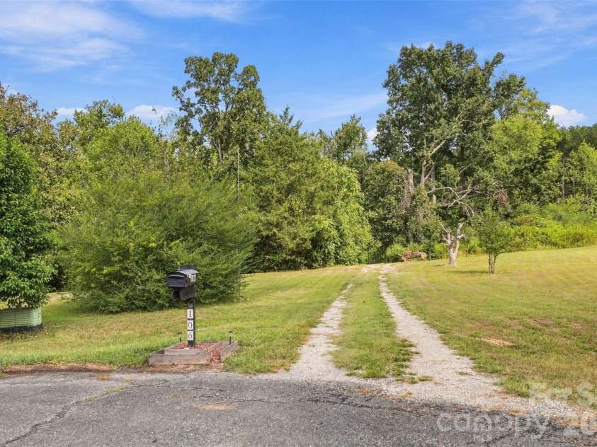 106 Amy Drive, Kings Mountain, NC 28086.  MLS# CAR4428225, YatesRealty ID 52798. 