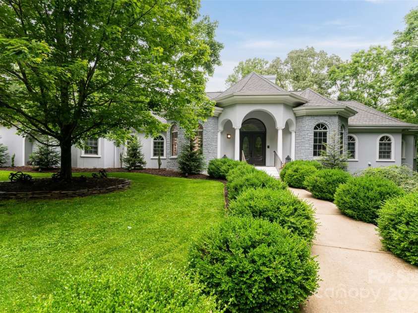 18 Cedar Hill Drive, Asheville, NC 28803.  MLS# CAR4141644, YatesRealty ID 528. 