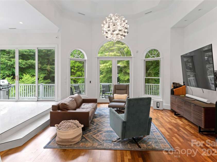 18 Cedar Hill Drive, Asheville, NC 28803.  MLS# CAR4141644, YatesRealty ID 528. 