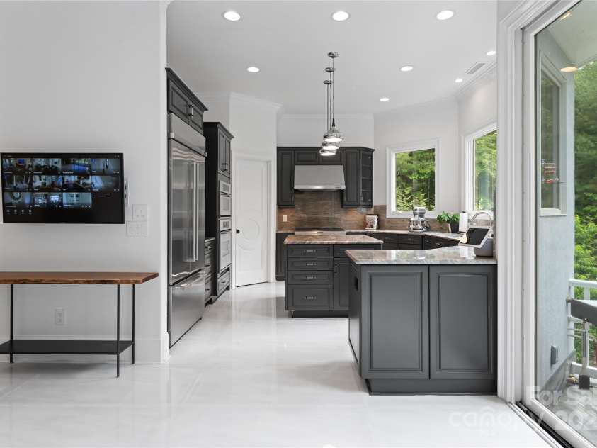 18 Cedar Hill Drive, Asheville, NC 28803.  MLS# CAR4141644, YatesRealty ID 528. 