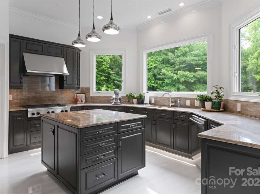 18 Cedar Hill Drive, Asheville, NC 28803.  MLS# CAR4141644, YatesRealty ID 528. 