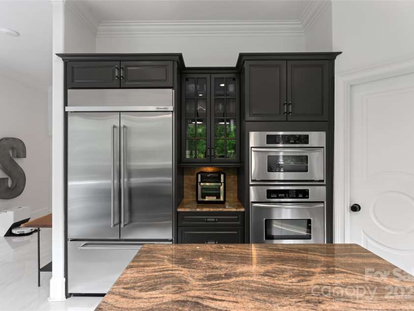 18 Cedar Hill Drive, Asheville, NC 28803.  MLS# CAR4141644, YatesRealty ID 528. 