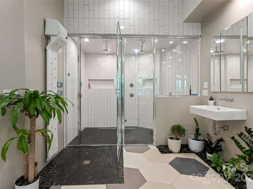 18 Cedar Hill Drive, Asheville, NC 28803.  MLS# CAR4141644, YatesRealty ID 528. 