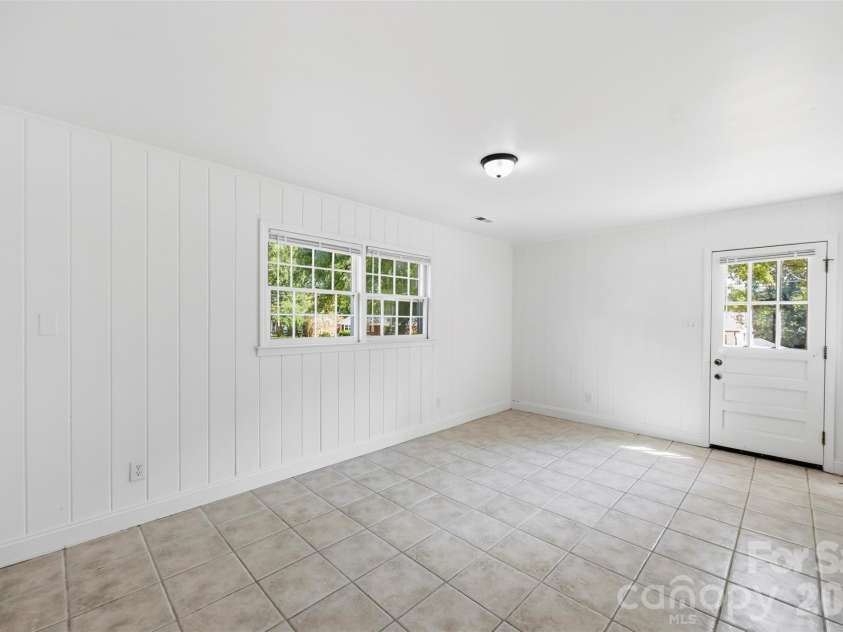 4700 Woodway Place, Charlotte, NC 28208.  MLS# CAR4426668, YatesRealty ID 52800. 