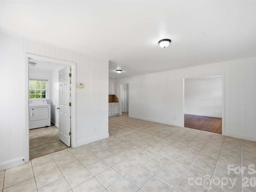4700 Woodway Place, Charlotte, NC 28208.  MLS# CAR4426668, YatesRealty ID 52800. 