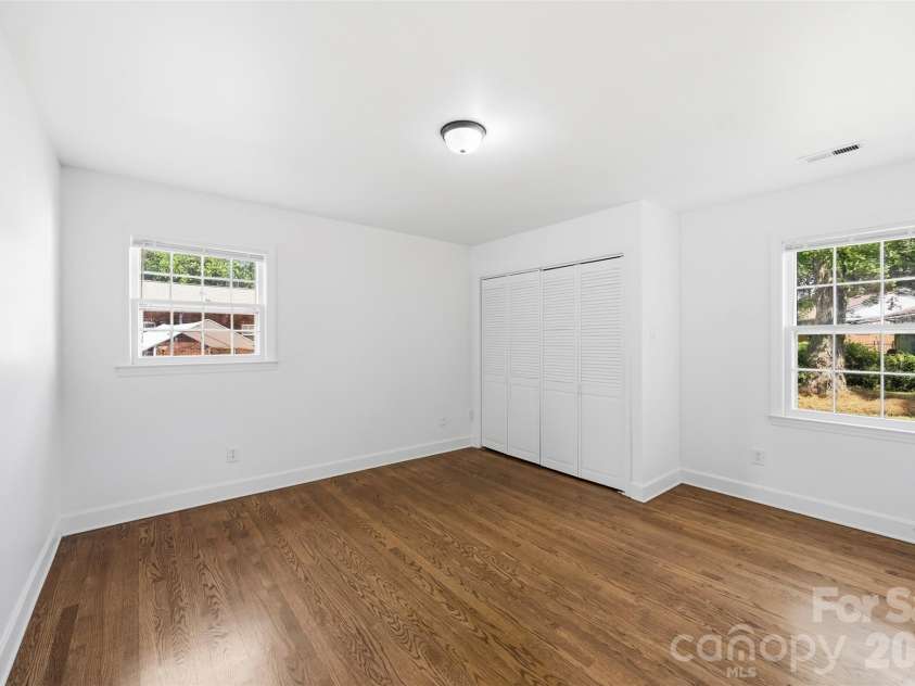 4700 Woodway Place, Charlotte, NC 28208.  MLS# CAR4426668, YatesRealty ID 52800. 
