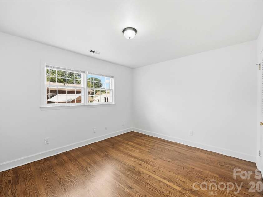 4700 Woodway Place, Charlotte, NC 28208.  MLS# CAR4426668, YatesRealty ID 52800. 