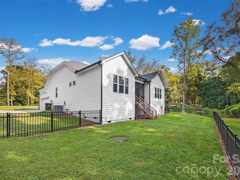 1061 Kendrick Road, Clover, SC 29710.  MLS# CAR4427227, YatesRealty ID 52801. 