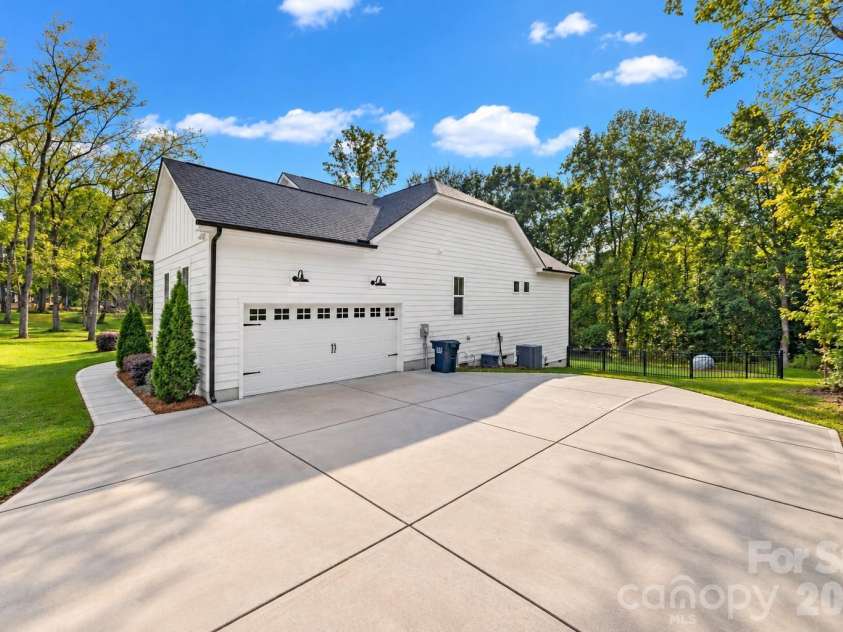 1061 Kendrick Road, Clover, SC 29710.  MLS# CAR4427227, YatesRealty ID 52801. 