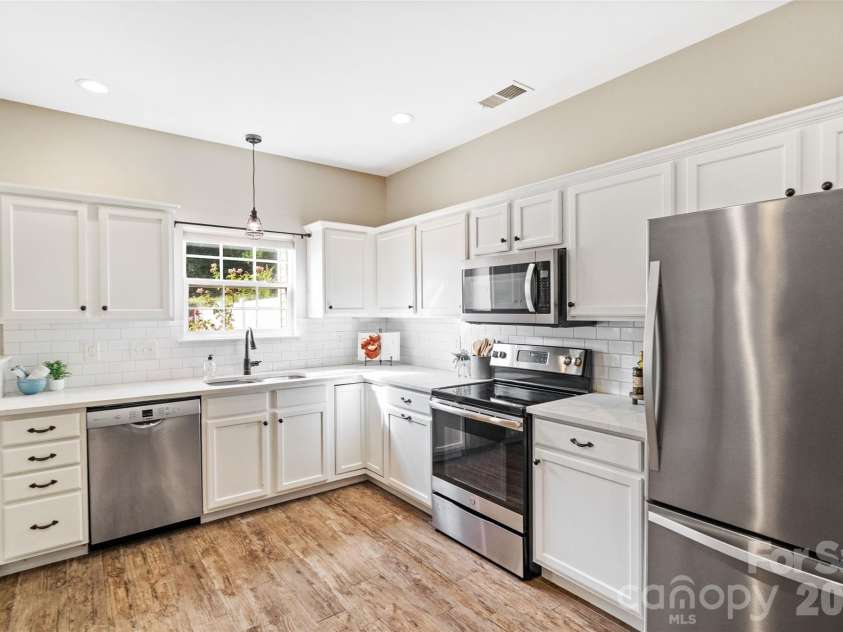820 Dillard Road, Rock Hill, SC 29730.  MLS# CAR4427866, YatesRealty ID 52802. 