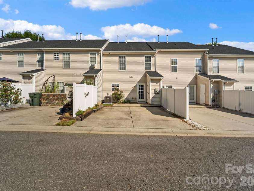 820 Dillard Road, Rock Hill, SC 29730.  MLS# CAR4427866, YatesRealty ID 52802. 