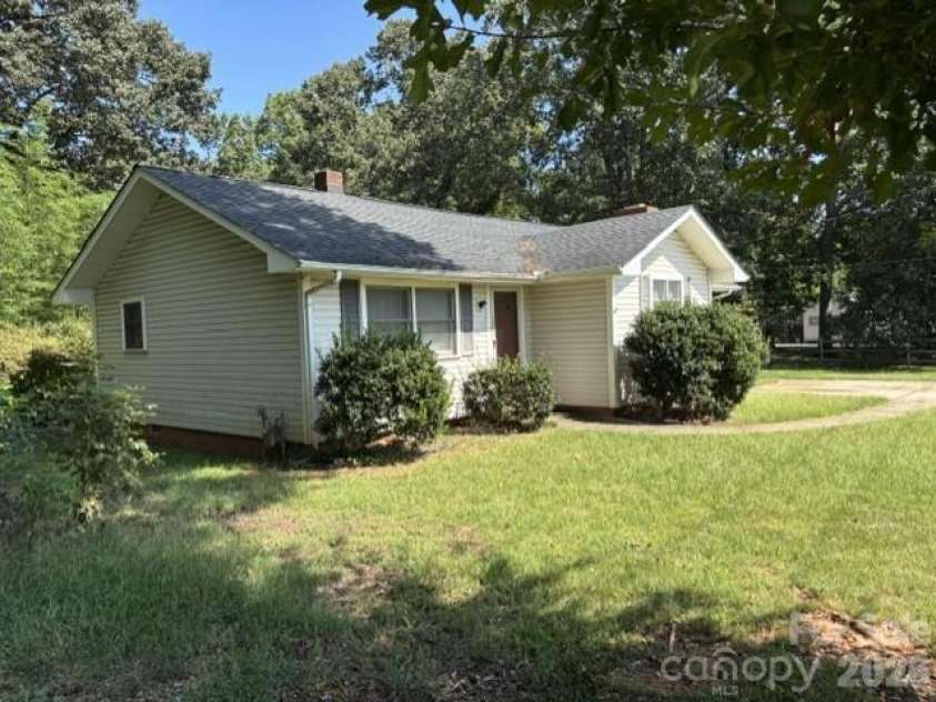 7331 Mallard Creek Road, Charlotte, NC 28262.  MLS# CAR4425959, YatesRealty ID 52806. 