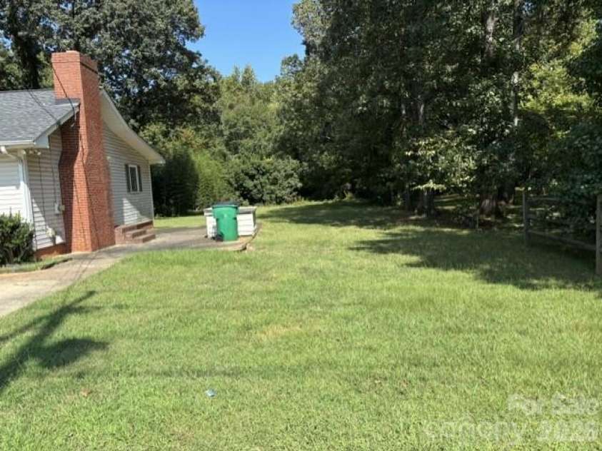 7331 Mallard Creek Road, Charlotte, NC 28262.  MLS# CAR4425959, YatesRealty ID 52806. 
