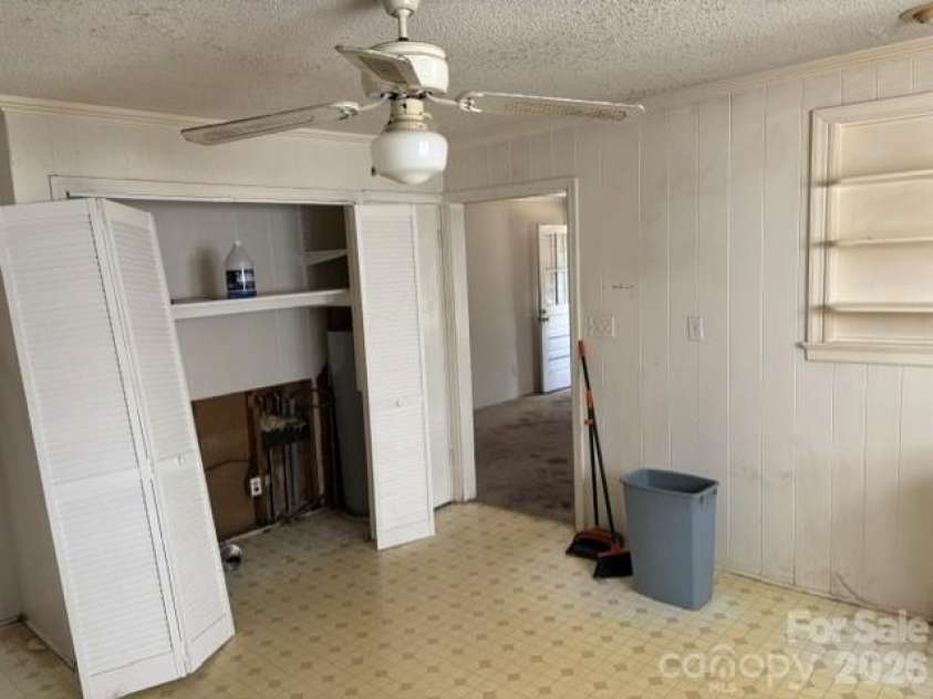 7331 Mallard Creek Road, Charlotte, NC 28262.  MLS# CAR4425959, YatesRealty ID 52806. Kitchen
