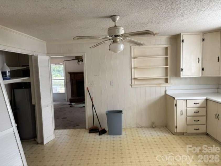 7331 Mallard Creek Road, Charlotte, NC 28262.  MLS# CAR4425959, YatesRealty ID 52806. Kitchen