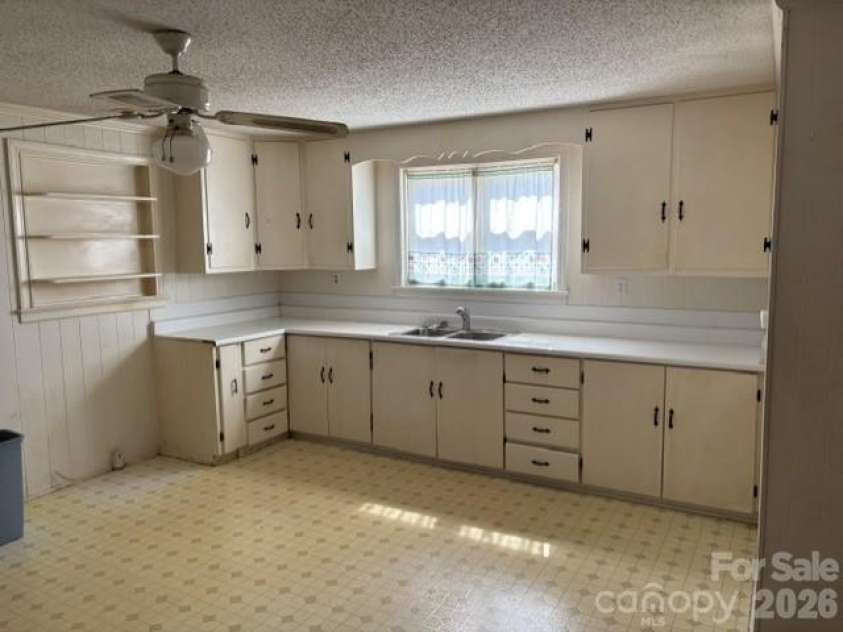 7331 Mallard Creek Road, Charlotte, NC 28262.  MLS# CAR4425959, YatesRealty ID 52806. Kitchen