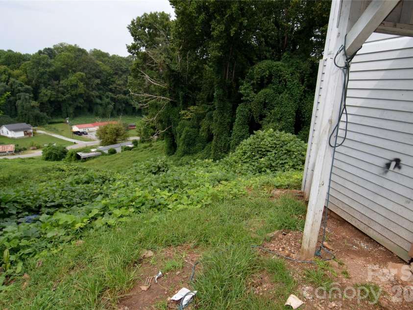 440 Hillcrest Street, Marion, NC 28752.  MLS# CAR4426875, YatesRealty ID 52808. 