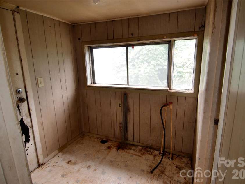 440 Hillcrest Street, Marion, NC 28752.  MLS# CAR4426875, YatesRealty ID 52808. 