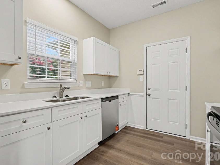 3128 Passour Ridge Lane, Charlotte, NC 28269.  MLS# CAR4428059, YatesRealty ID 52809. 