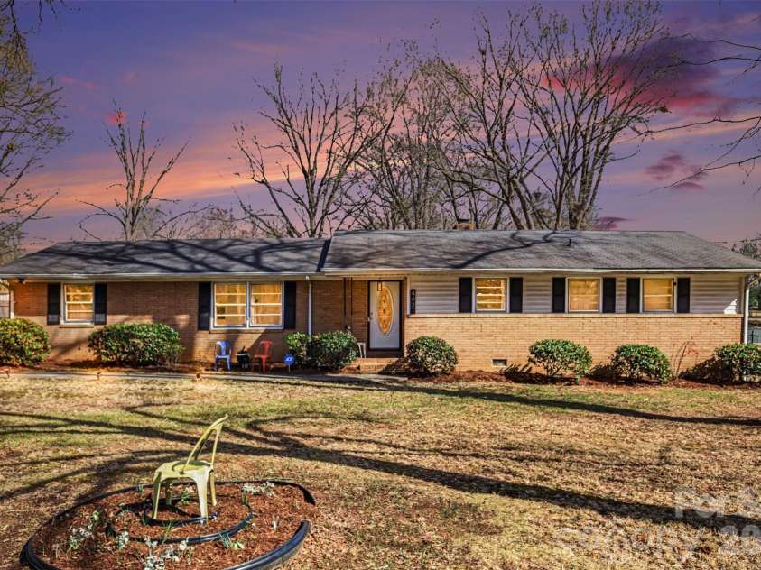 4831 Dogwood Place, Charlotte, NC 28212.  MLS# CAR4349892, YatesRealty ID 5281. 