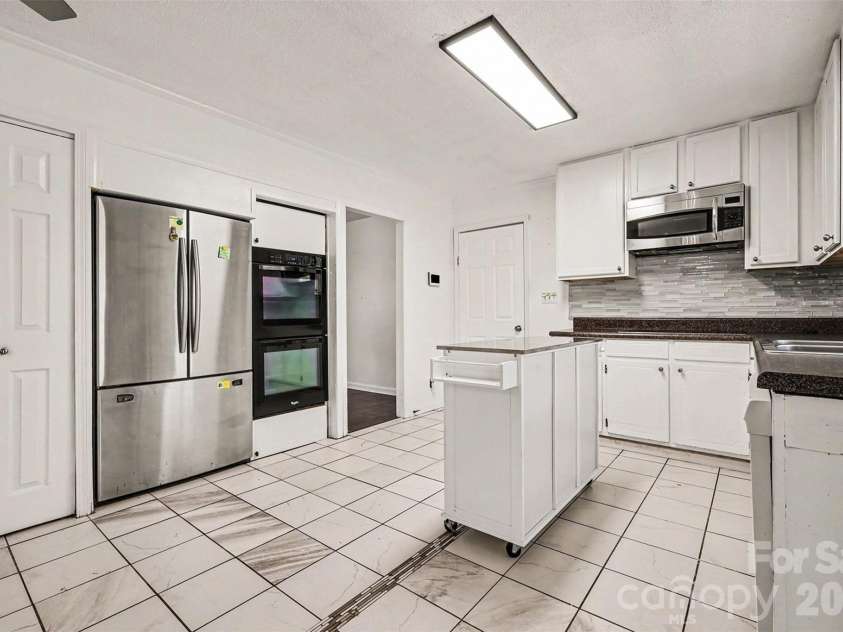 4831 Dogwood Place, Charlotte, NC 28212.  MLS# CAR4349892, YatesRealty ID 5281. 