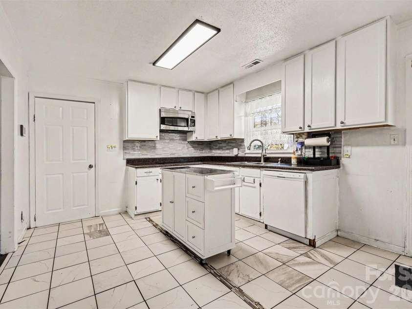 4831 Dogwood Place, Charlotte, NC 28212.  MLS# CAR4349892, YatesRealty ID 5281. 