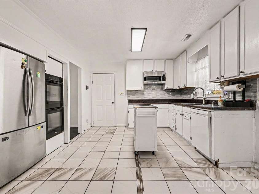 4831 Dogwood Place, Charlotte, NC 28212.  MLS# CAR4349892, YatesRealty ID 5281. 