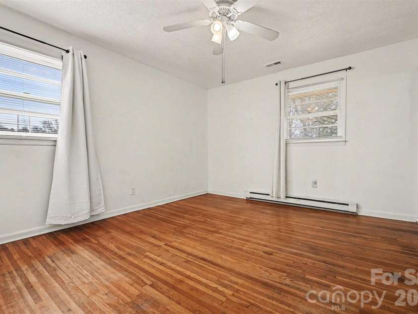 4831 Dogwood Place, Charlotte, NC 28212.  MLS# CAR4349892, YatesRealty ID 5281. 