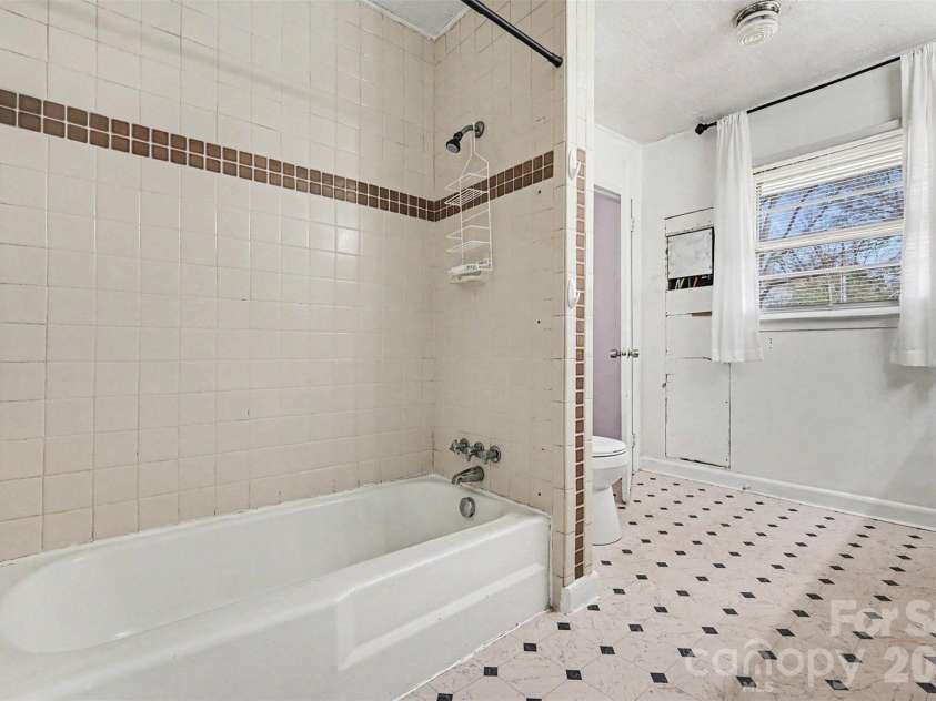 4831 Dogwood Place, Charlotte, NC 28212.  MLS# CAR4349892, YatesRealty ID 5281. 