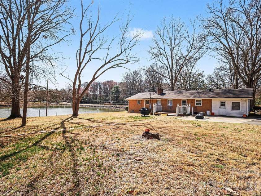 4831 Dogwood Place, Charlotte, NC 28212.  MLS# CAR4349892, YatesRealty ID 5281. 