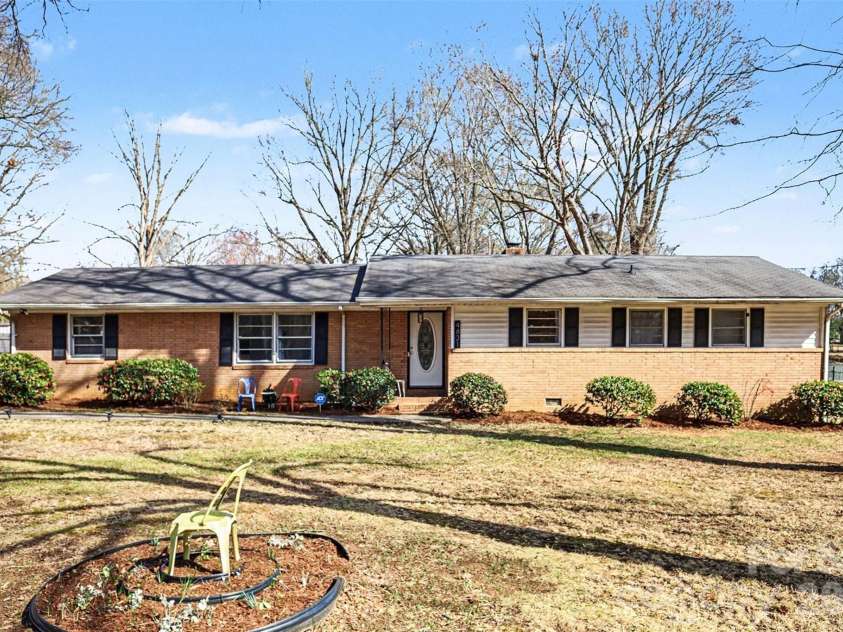 4831 Dogwood Place, Charlotte, NC 28212.  MLS# CAR4349892, YatesRealty ID 5281. 